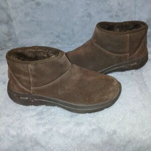 Skechers Women's Go Walk Arch Fit Boot..9.5